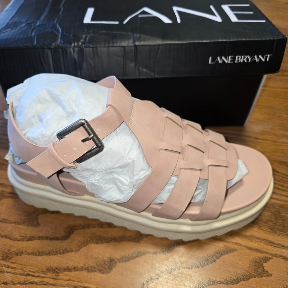 Sandals. Woman's size 8.5 WIDE